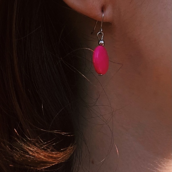 Hot pink necklace + earrings - Picture 2 of 2